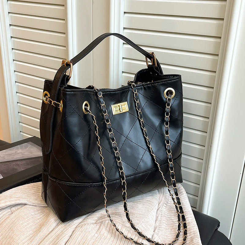 Damen modische Beuteltasche mit elegantem Kettenriemen Nord Taschen