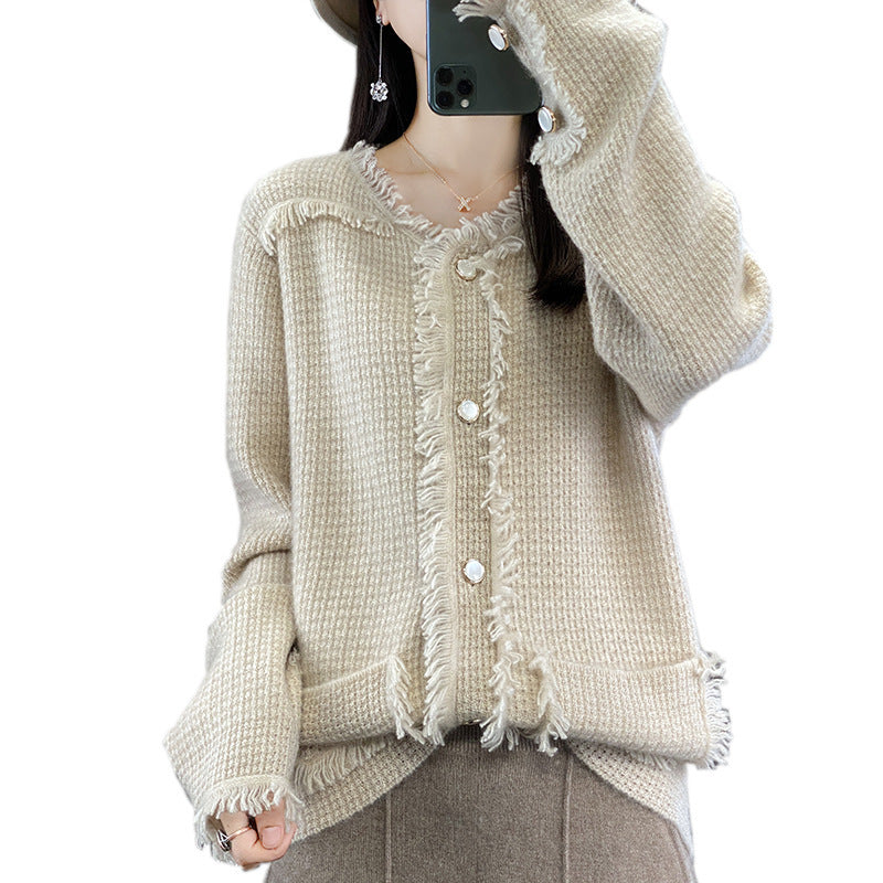 Damen Strickcardigan mit Fransenblende, Perlmuttknopfleiste und aufgesetzten Taschen Nord Taschen