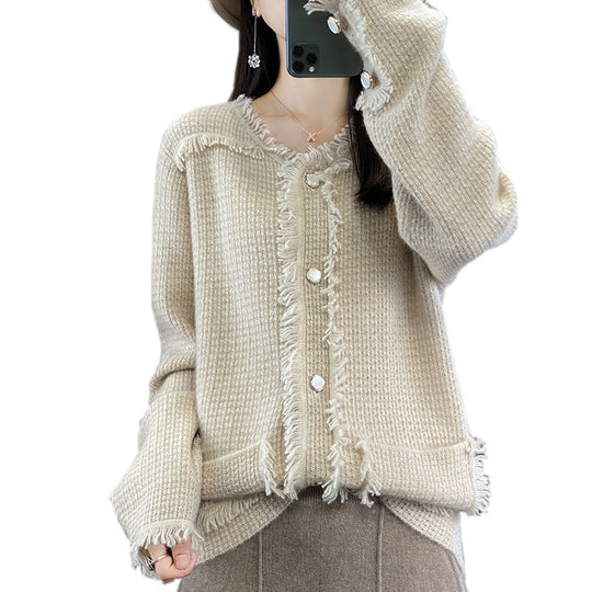 Damen Strickcardigan mit Fransenblende, Perlmuttknopfleiste und aufgesetzten Taschen Nord Taschen