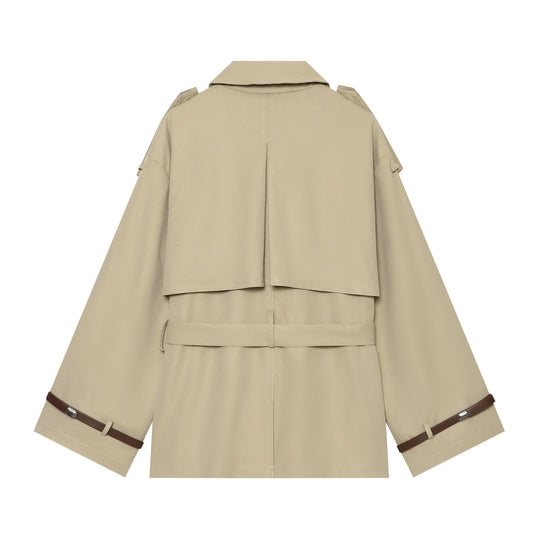 Damen Kurzcape-Trenchcoat mit doppelreihiger Knopfleiste, Schulterklappen und Taillengürtel Nord Taschen