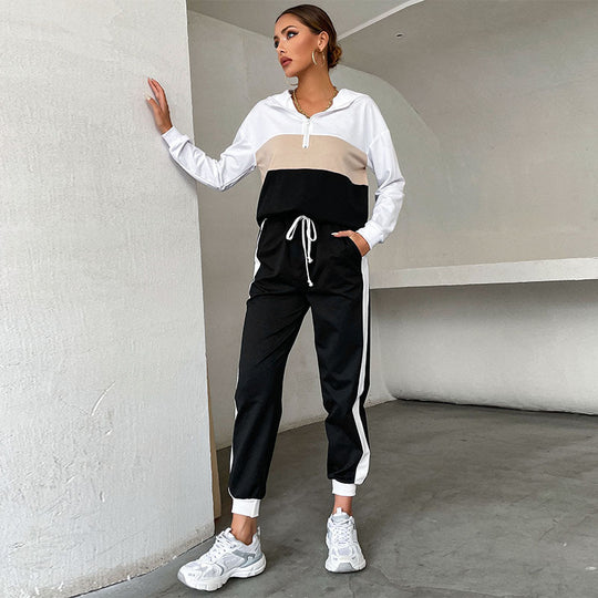 Damen Sportives Jogging-Set mit Kapuze, Tunnelzughose & Seitenstreifen Nord Taschen