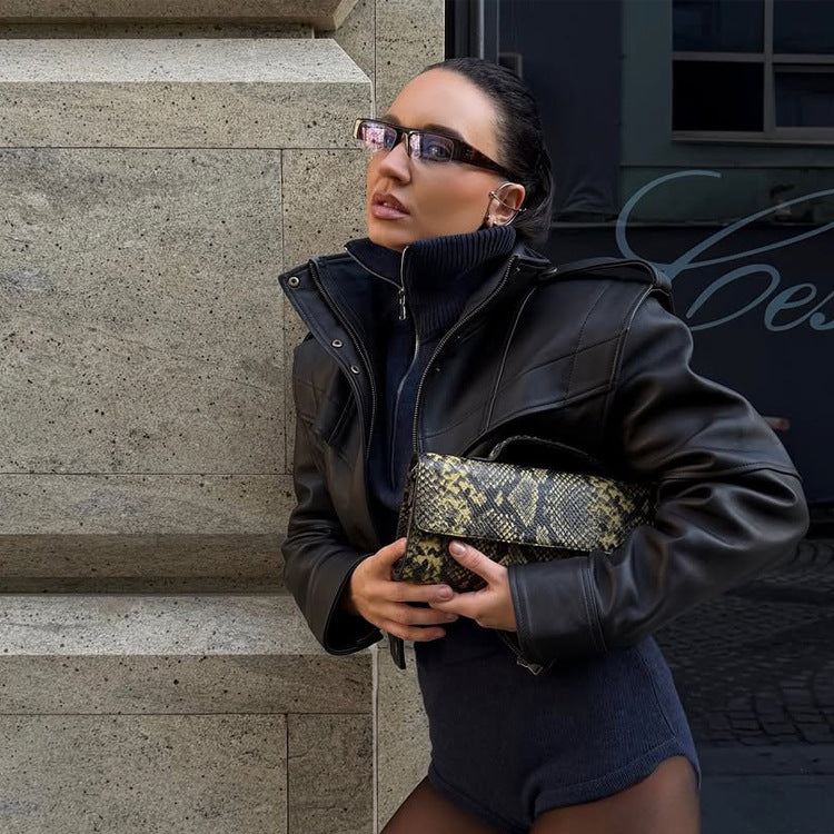 Damen Kurze vegane Lederjacke mit markanter Schulterstruktur und Cropped-Schnitt Nord Taschen
