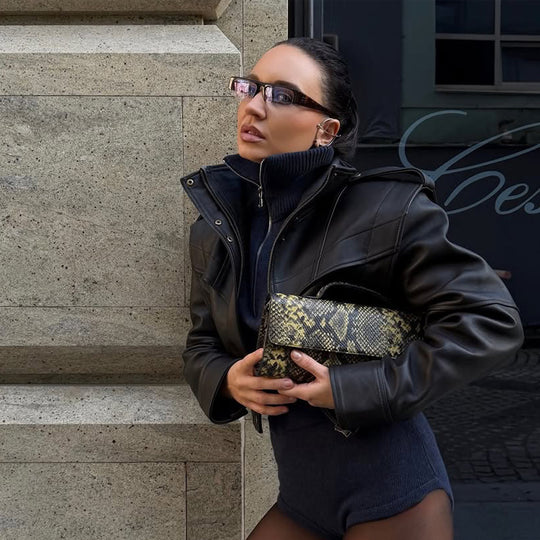 Damen Kurze vegane Lederjacke mit markanter Schulterstruktur und Cropped-Schnitt Nord Taschen