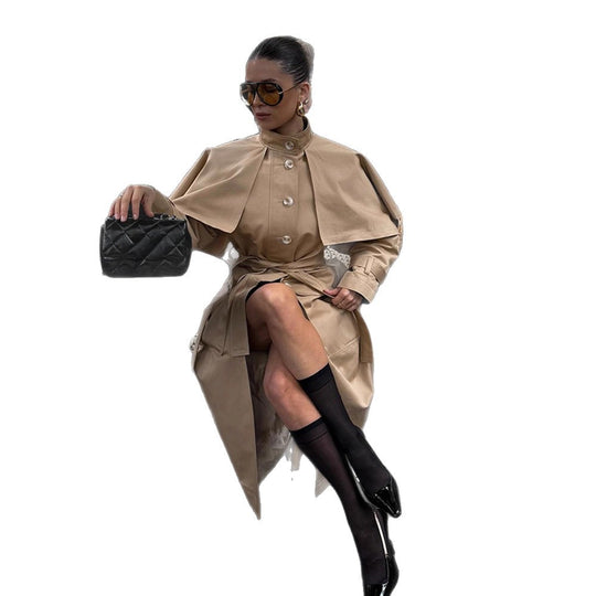 Damen Langer Trenchcoat mit Capelet, Taillengürtel und Sturmkragen Nord Taschen