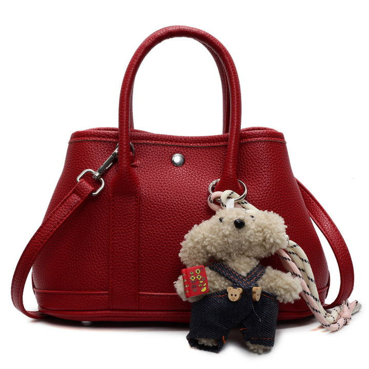 Damenhandtasche mit verspieltem Design und charmantem Plüschanhänger Nord Taschen