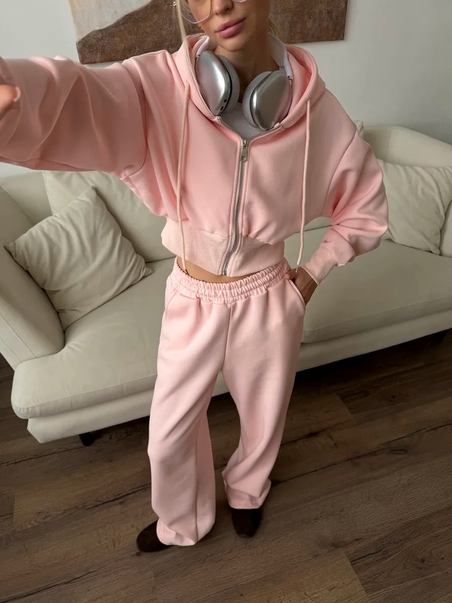 Damen gekürztes Reißverschluss-Hoodie mit Kapuze und hochgeschnittene Relax-Jogginghose mit elastischem Bund Nord Taschen