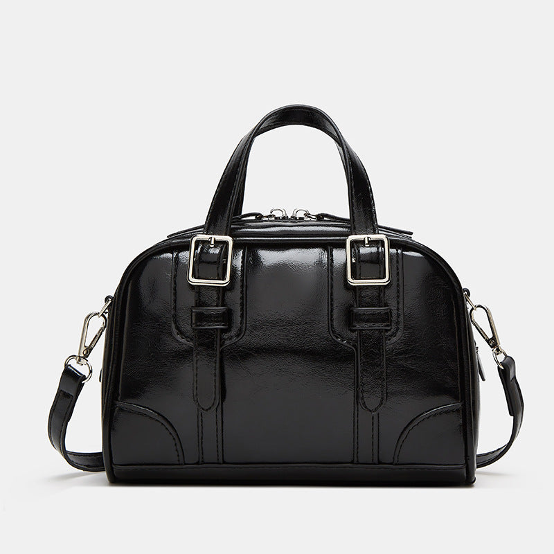 Damen Handtasche mit verstellbarem Schulterriemen und elegantem Hochglanzfinish Nord Taschen