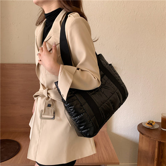 Damen modische und praktische Umhängetasche mit gepolstertem Design Nord Taschen
