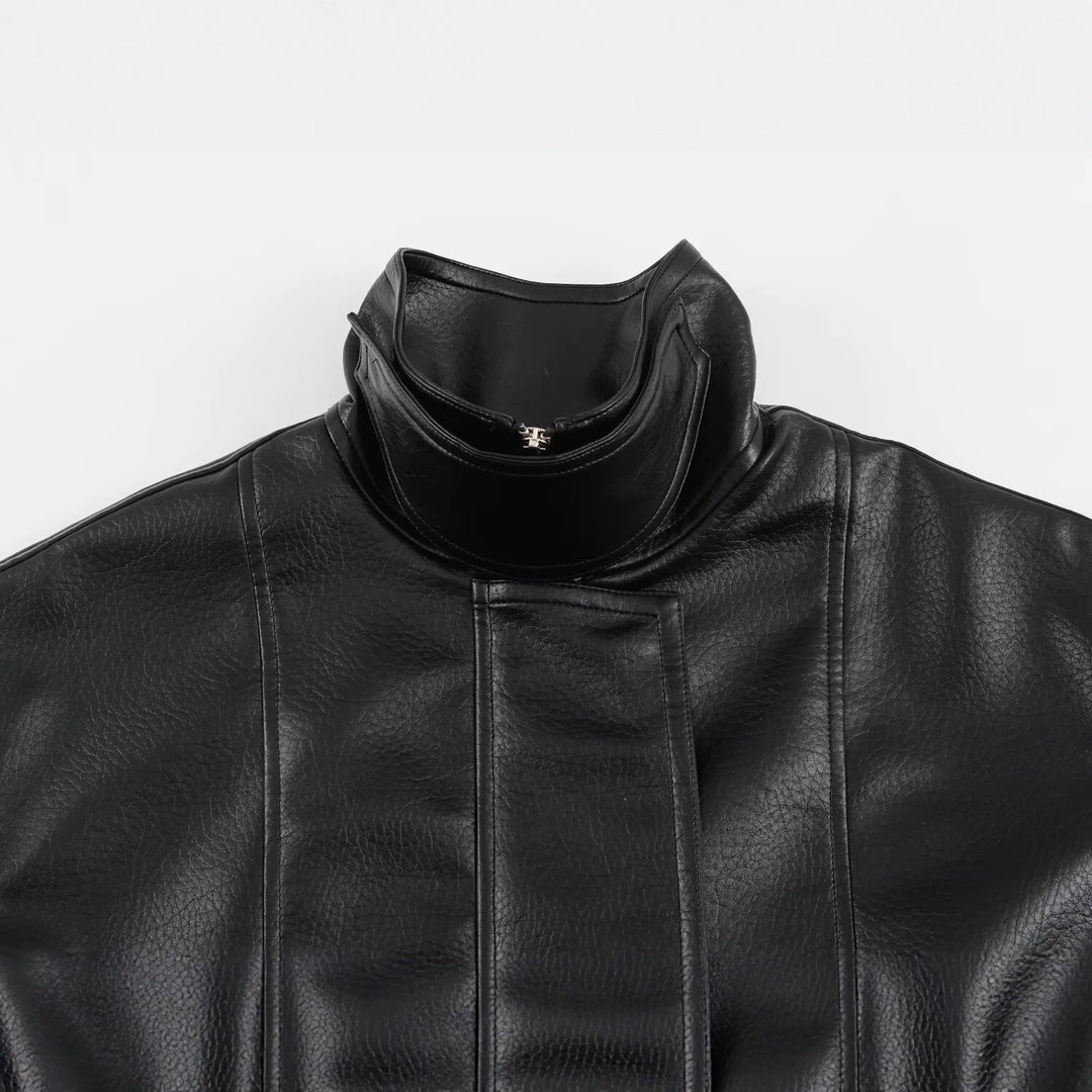 Damen Oversized Kunstlederjacke mit hohem Funnelkragen und aufgesetzten Taschen Nord Taschen