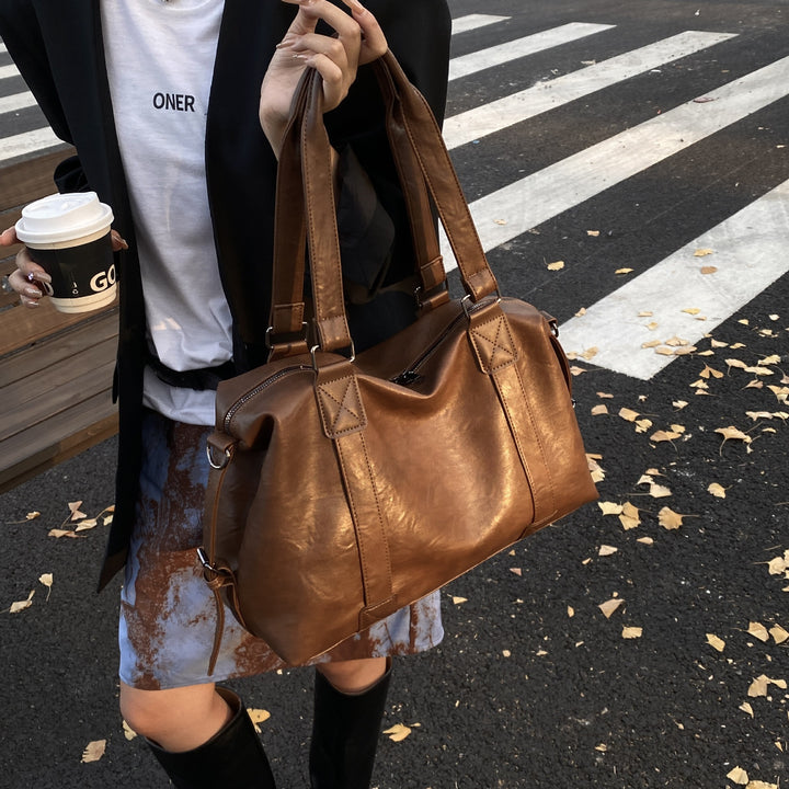 Damen Ledertasche mit geräumigem Innenraum und praktischem Tragegriff Nord Taschen