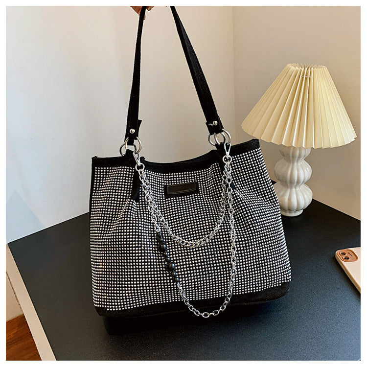 Damen Glamouröse Handtasche mit Kettenverzierung Nord Taschen