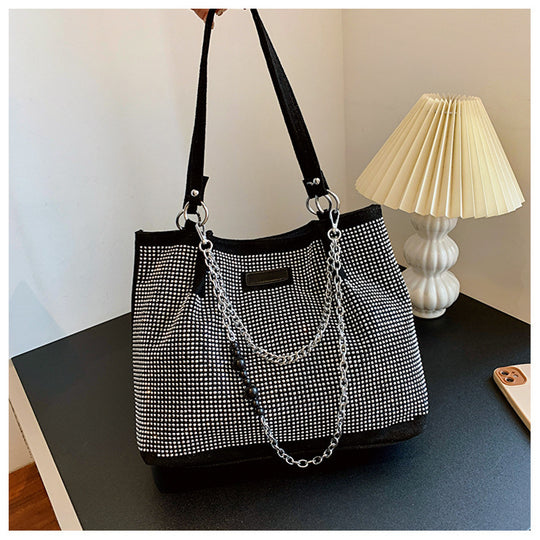 Damen Glamouröse Handtasche mit Kettenverzierung Nord Taschen