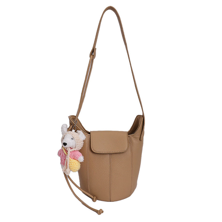 Damen Handtasche mit verspieltem Tieranhänger Nord Taschen