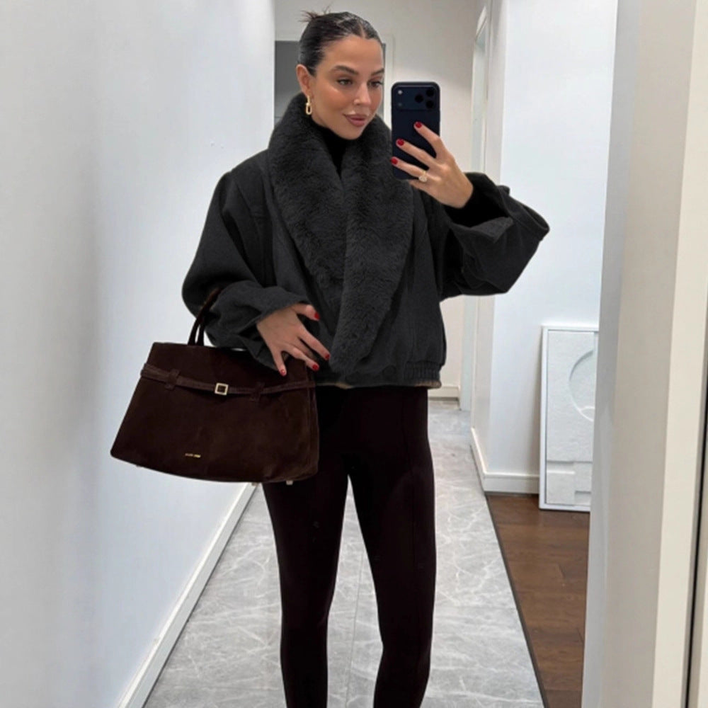 Damen Kurzjacke mit voluminösem Kunstfell-Schalkragen und elastischem Saum Nord Taschen