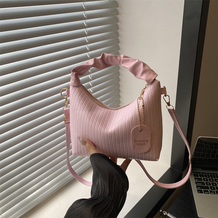 Damen Schultertasche mit strukturiertem Design und weichem Tragegriff Nord Taschen
