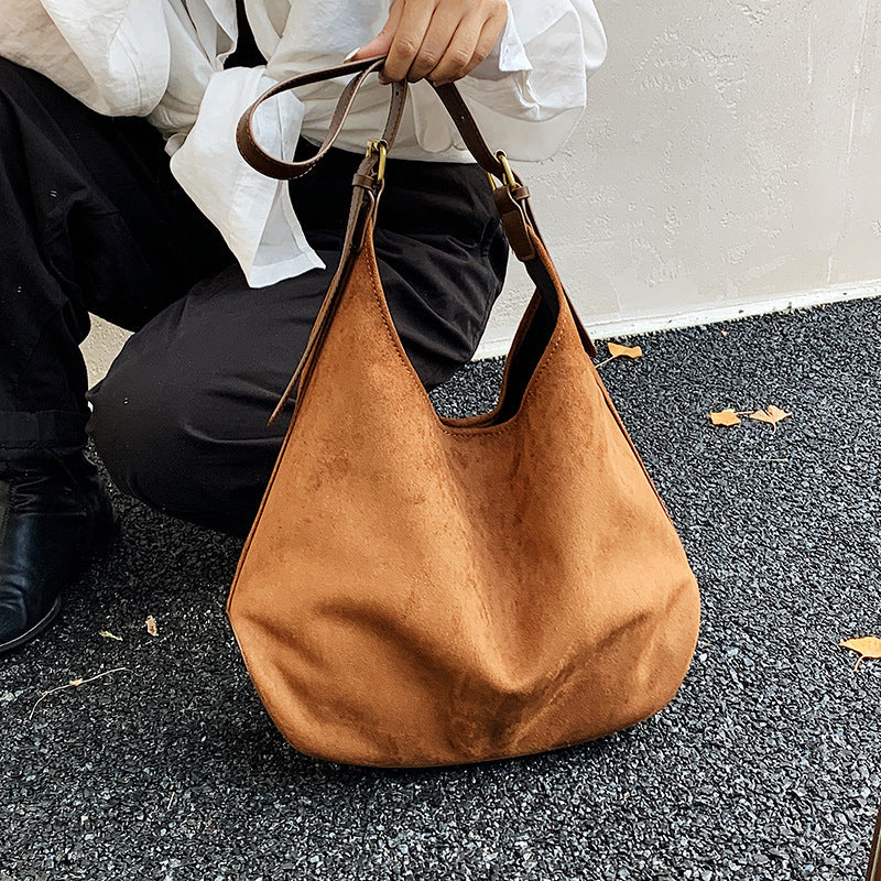 Damen Hobo-Tasche aus feinem Wildleder mit verstellbarem Schulterriemen Nord Taschen