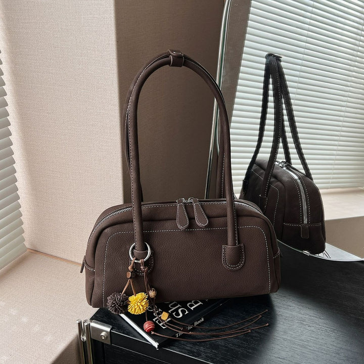 Damen Designer Handtasche mit stilvollem Reißverschluss und verspieltem Anhänger Nord Taschen