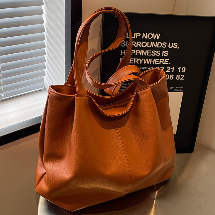 Damen Tragetasche mit weichem Kunstleder und praktischen Innenfächern Nord Taschen