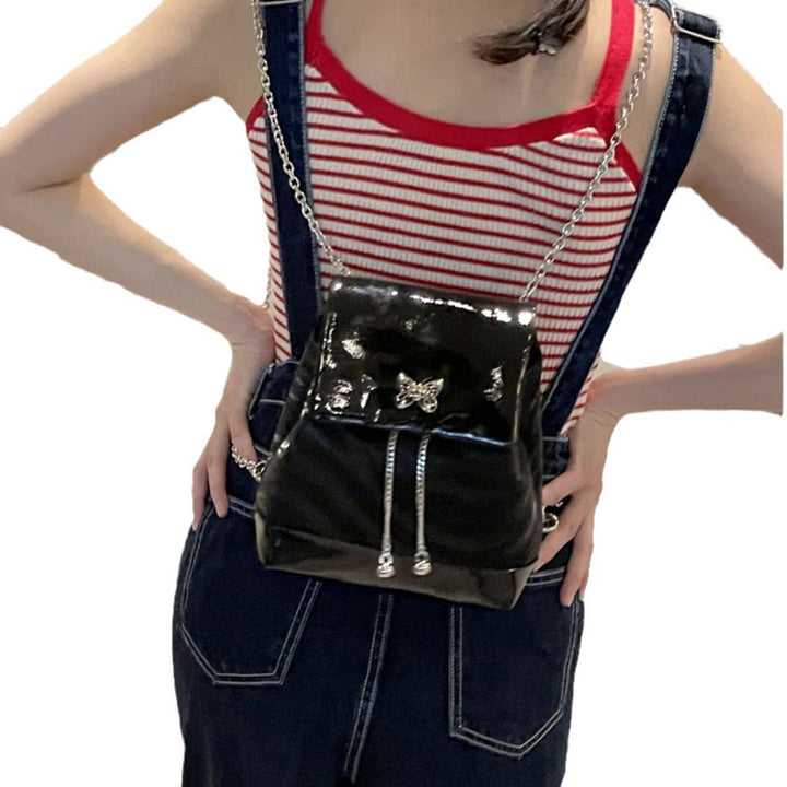 Damen Hobo-Tasche mit elegantem Klappenverschluss und dekorativem Schmetterlingsdetail Nord Taschen