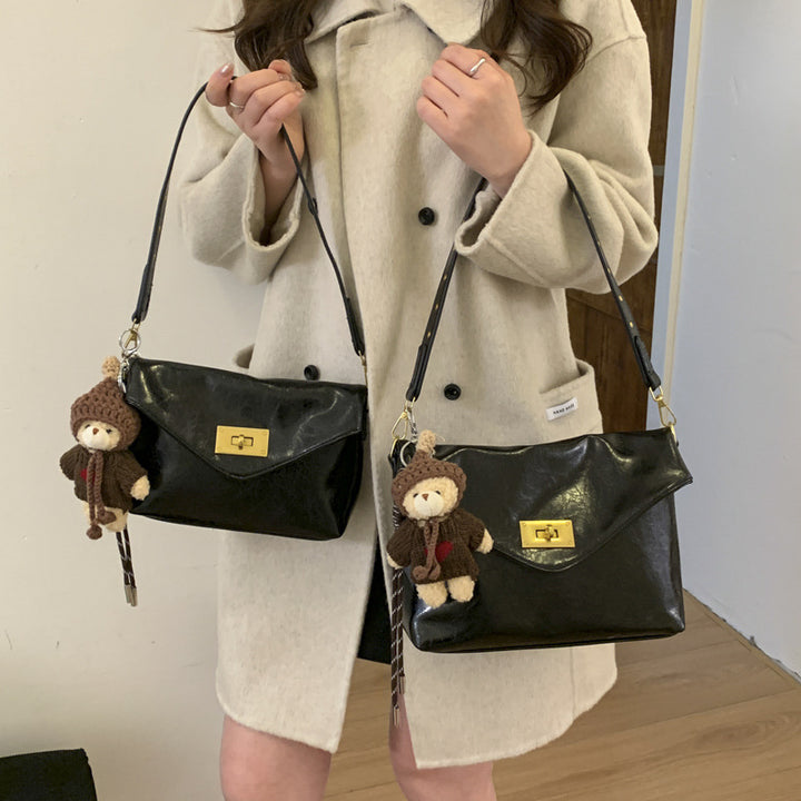 Damen elegante Umhängetasche mit verspieltem Anhänger Nord Taschen
