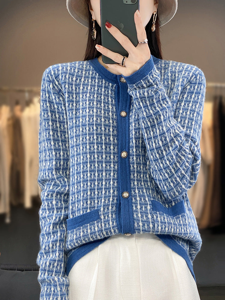 Damen Strickcardigan im Bouclé‑Gittermuster mit Rundhals, Schmuckknopfleiste und aufgesetzten Taschen Nord Taschen