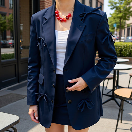 Damen Taillierter Blazer mit dekorativen Schleifen und abgestimmtem Minirock-Set Nord Taschen