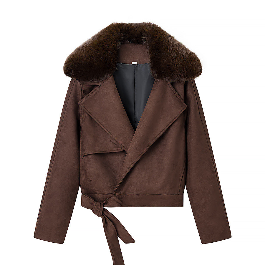 Damen Kurz geschnittene Aviator‑Jacke aus Lammfellimitat mit übergroßem Fellkragen und kastiger Silhouette Nord Taschen