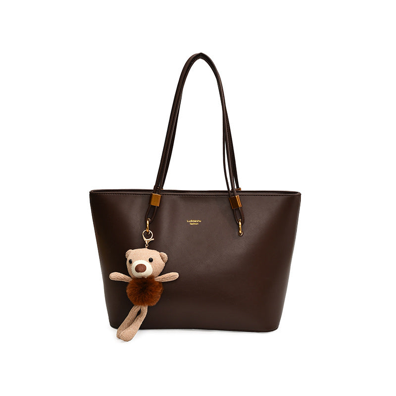 Damen Tote-Bag aus hochwertigem Kunstleder mit charmanten Anhänger von | Nord Taschen