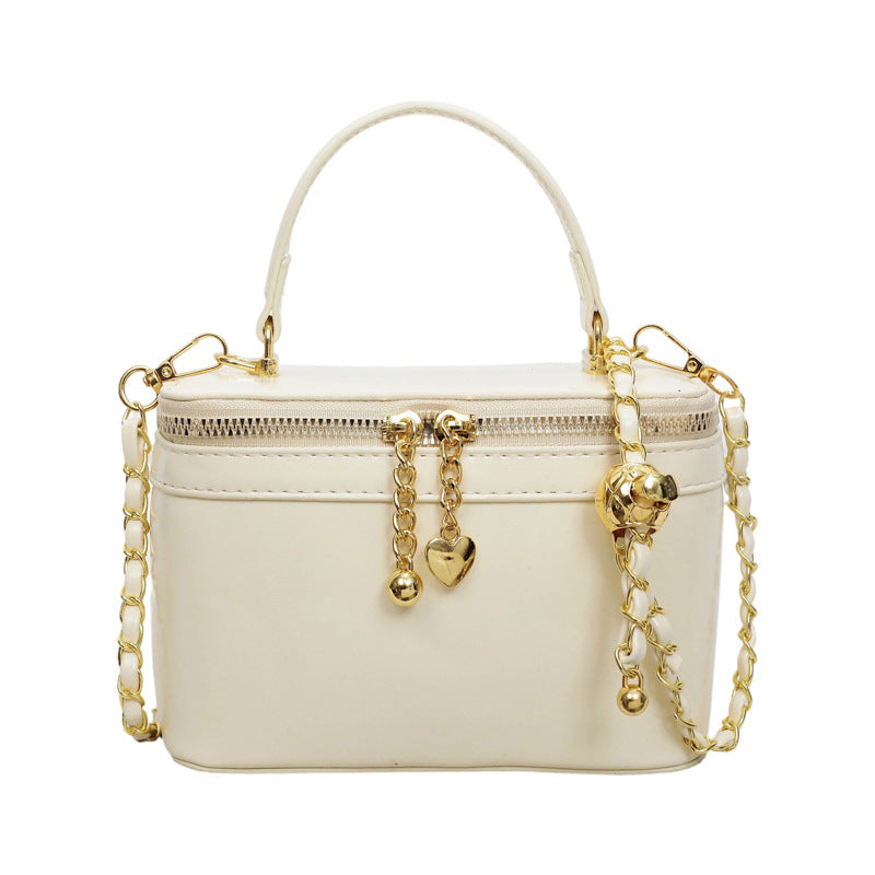 Damen Clutch mit dekorativen Kettenakzenten Nord Taschen