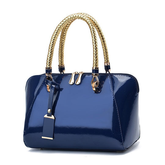 Damen Handtasche mit eleganter Hochglanz-Oberfläche und geflochtenem Griff Nord Taschen