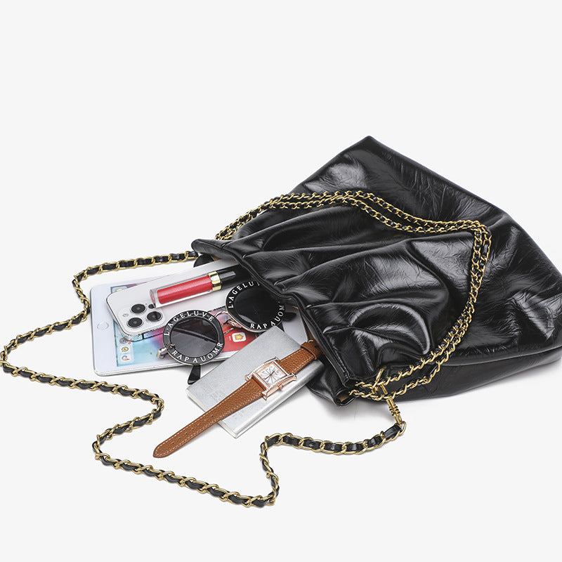 Damen Tasche mit gefaltetem Design und Kettenhenkel Nord Taschen