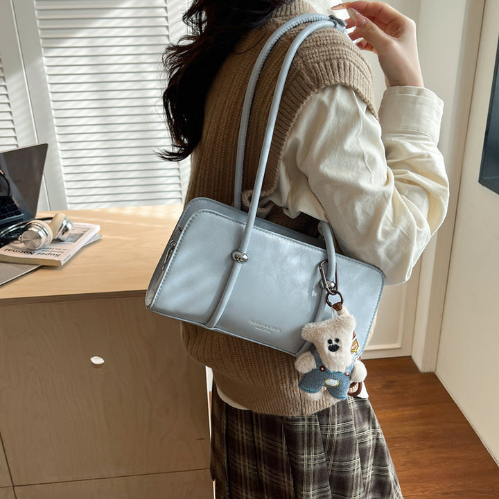 Damen Handtasche mit verspieltem Bärenanhänger Nord Taschen