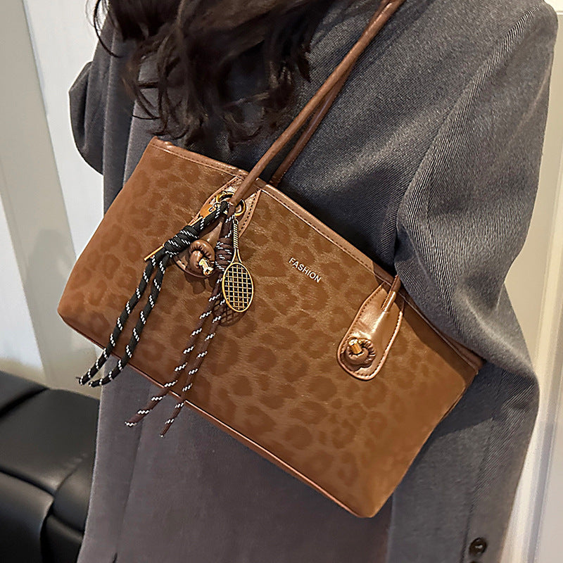 Damen elegante Handtasche mit zeitgemäßem Leopardenmuster Nord Taschen