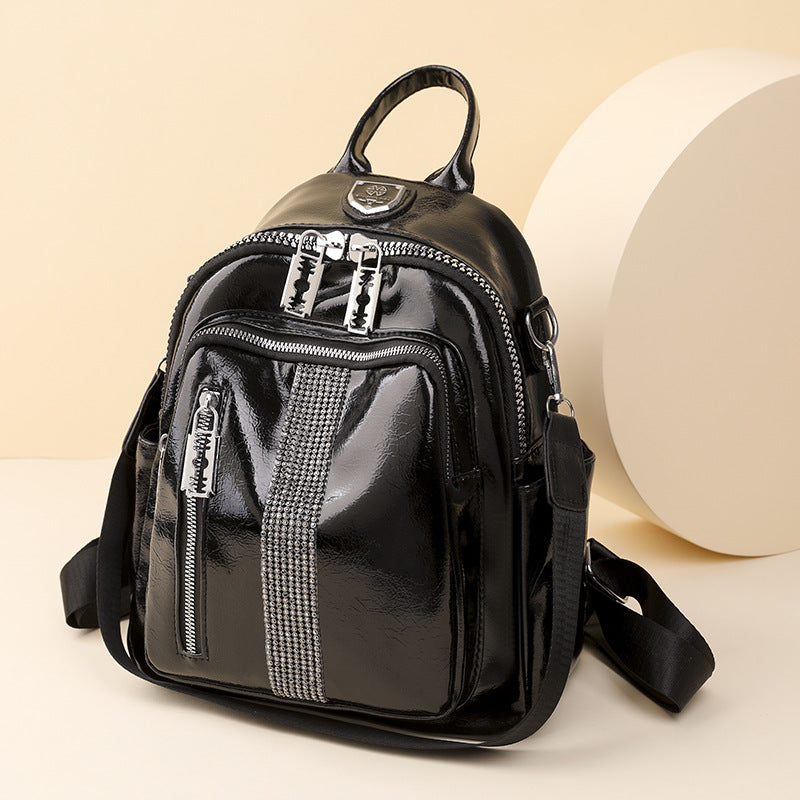 Damen Mini-Rucksack mit stylischen Reißverschlusstaschen und dekorativem Anhänger Nord Taschen