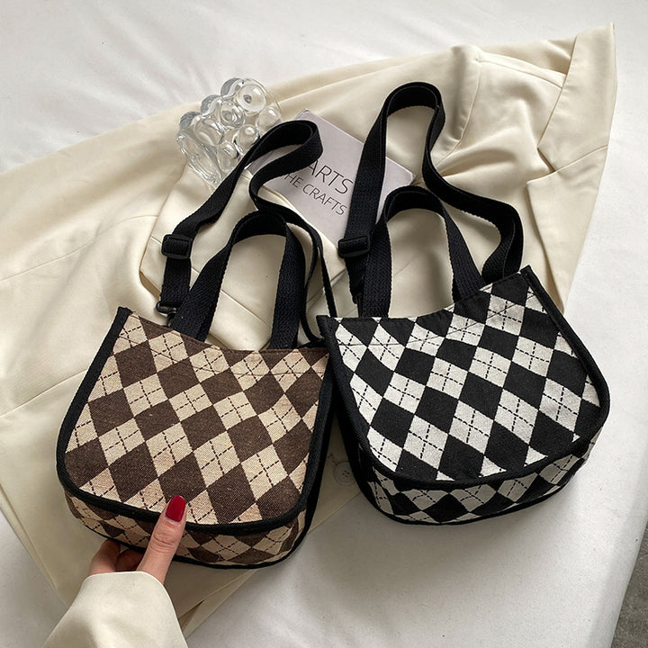Damen Jute-Handtasche mit modernem Rautenmuster und entzückenden Anhänger Nord Taschen