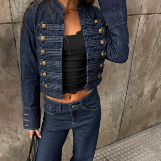 Damen Militärisch inspirierte taillierte Kurzjacke mit Zierfalten und Metallknöpfen Nord Taschen