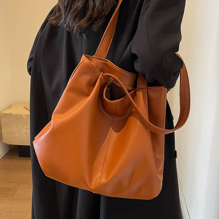 Damen Tragetasche mit weichem Kunstleder und praktischen Innenfächern Nord Taschen