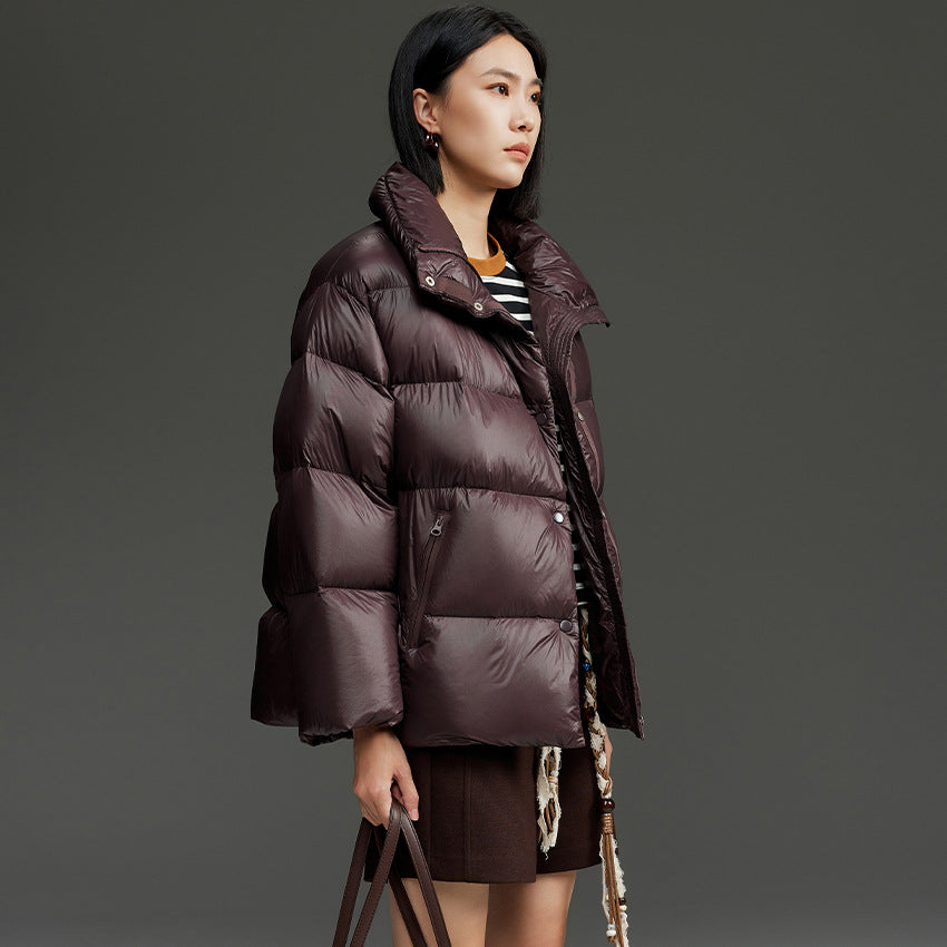Damen Kurz geschnittene gesteppte Daunenjacke mit hohem Stehkragen, Boxy-Silhouette und Druckknöpfen Nord Taschen