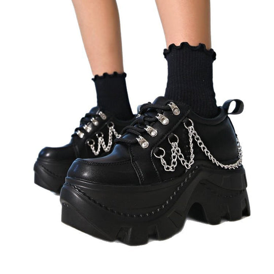 Damen Chunky Sneaker mit glanzvollen Kettenakzenten