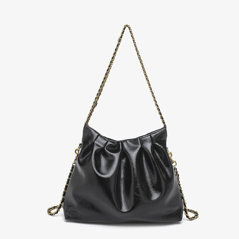 Damen Hobo-Tasche mit eleganter Raffung und goldener Kettenverzierung Nord Taschen
