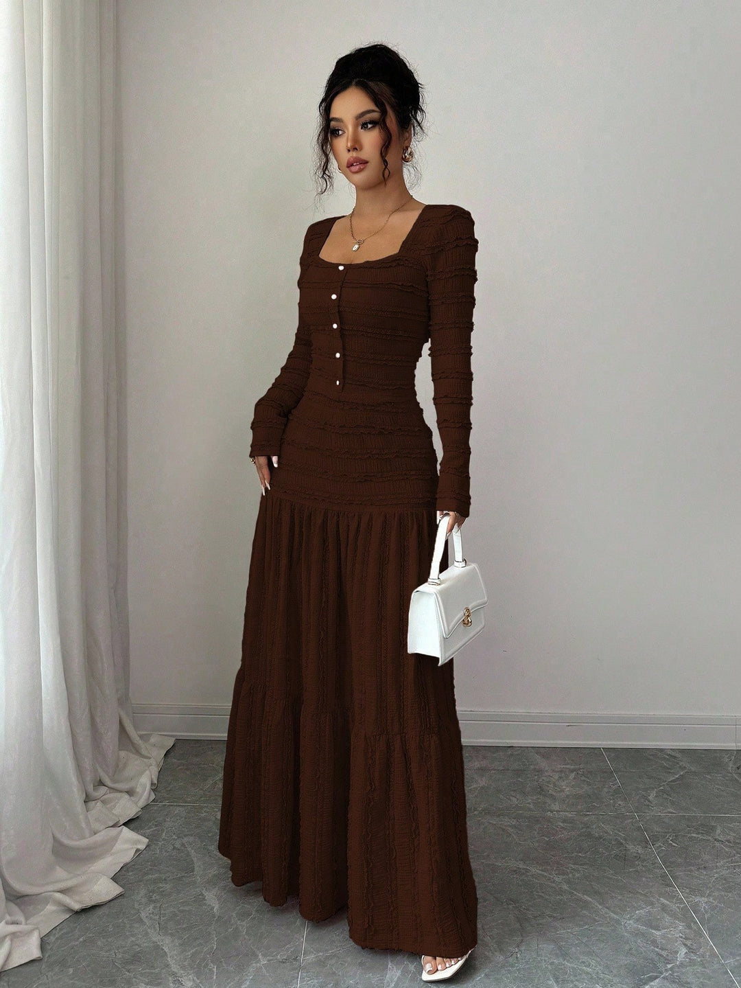 Damen Figurbetontes Rüschen‑Maxikleid mit Quadrat-Ausschnitt und Knopfleiste Nord Taschen