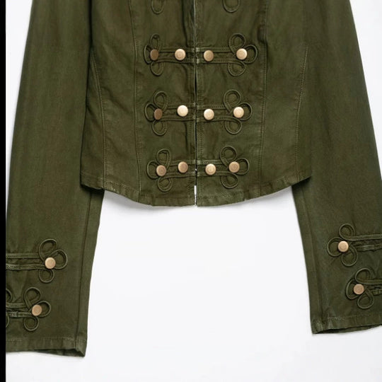 Damen Taillierte Cropped‑Militärjacke mit Zierknopfleiste und Stehkragen Nord Taschen