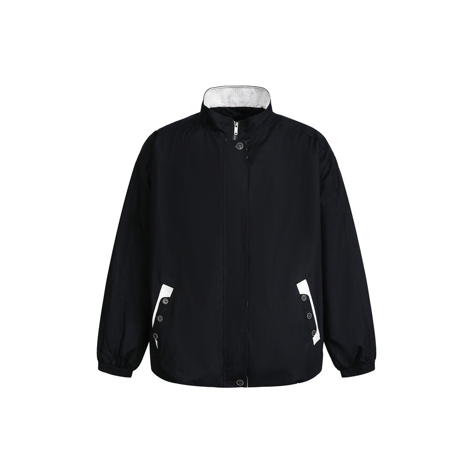 Unisex Kurz geschnittene leichte Windblousonjacke mit Stehkragen, verdecktem Reißverschluss und kontrastierten Pattentaschen Nord Taschen
