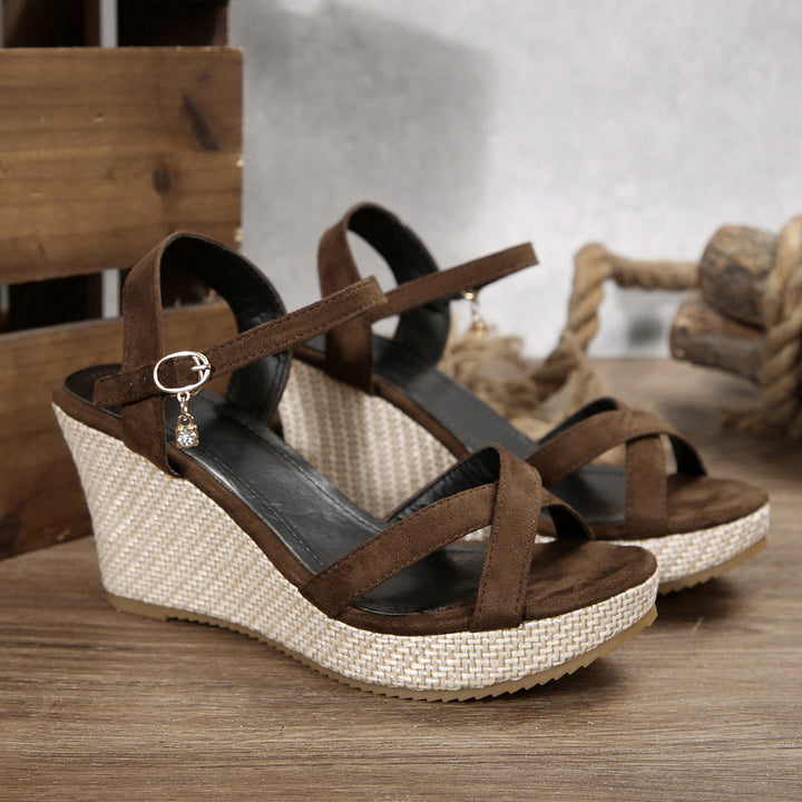Damen Wedge-Sandalen mit verstellbarem Riemen und dekorativem Anhänger