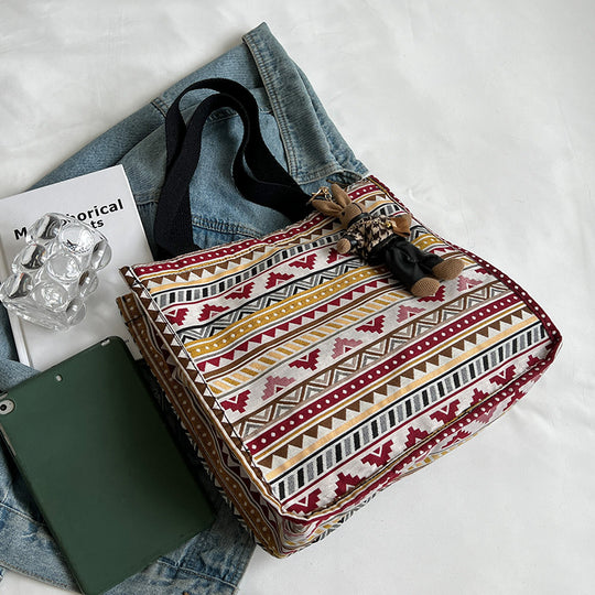 Damen Jute-Tasche mit kunstvollem Ethnomuster und praktischen Henkeln Nord Taschen