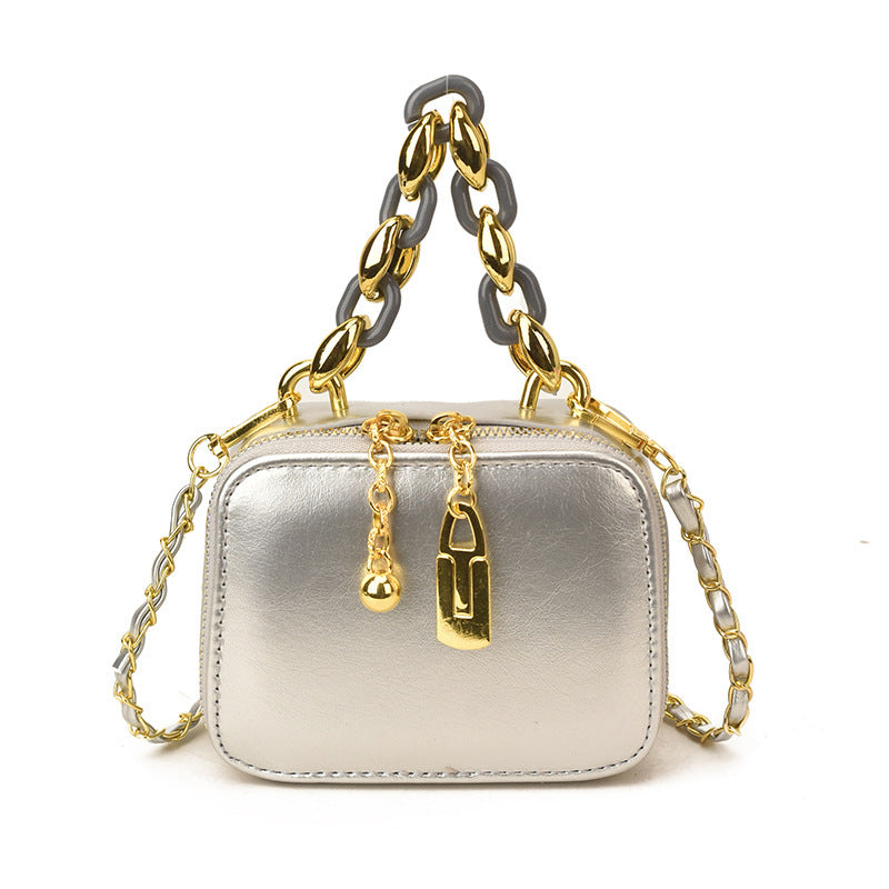 Damen Clutch mit luxuriösem Kettenakzent und elegantem Design Nord Taschen