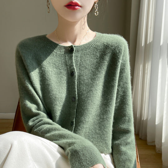 Damen Kurzgeschnittener Feinstrick-Cardigan mit Rundhalsausschnitt und schimmernder Knopfleiste Nord Taschen