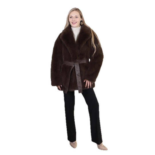 Damen Kurzmantel aus dichtem Hochflor mit Leder‑Bindegürtel und weitem Schalkragen Nord Taschen