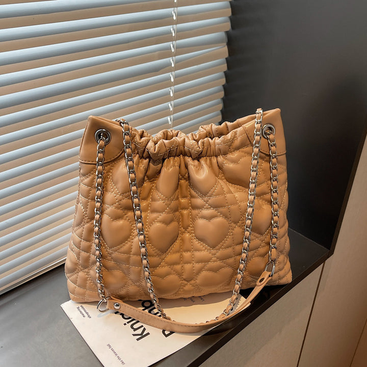 Damen geflochtene Hobo-Tasche mit dekorativem Kettenakzent Nord Taschen