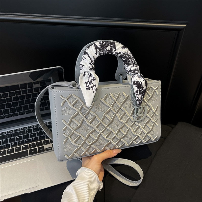 Damen elegante Handtasche mit strukturiertem Design und modischem Halsschal Nord Taschen